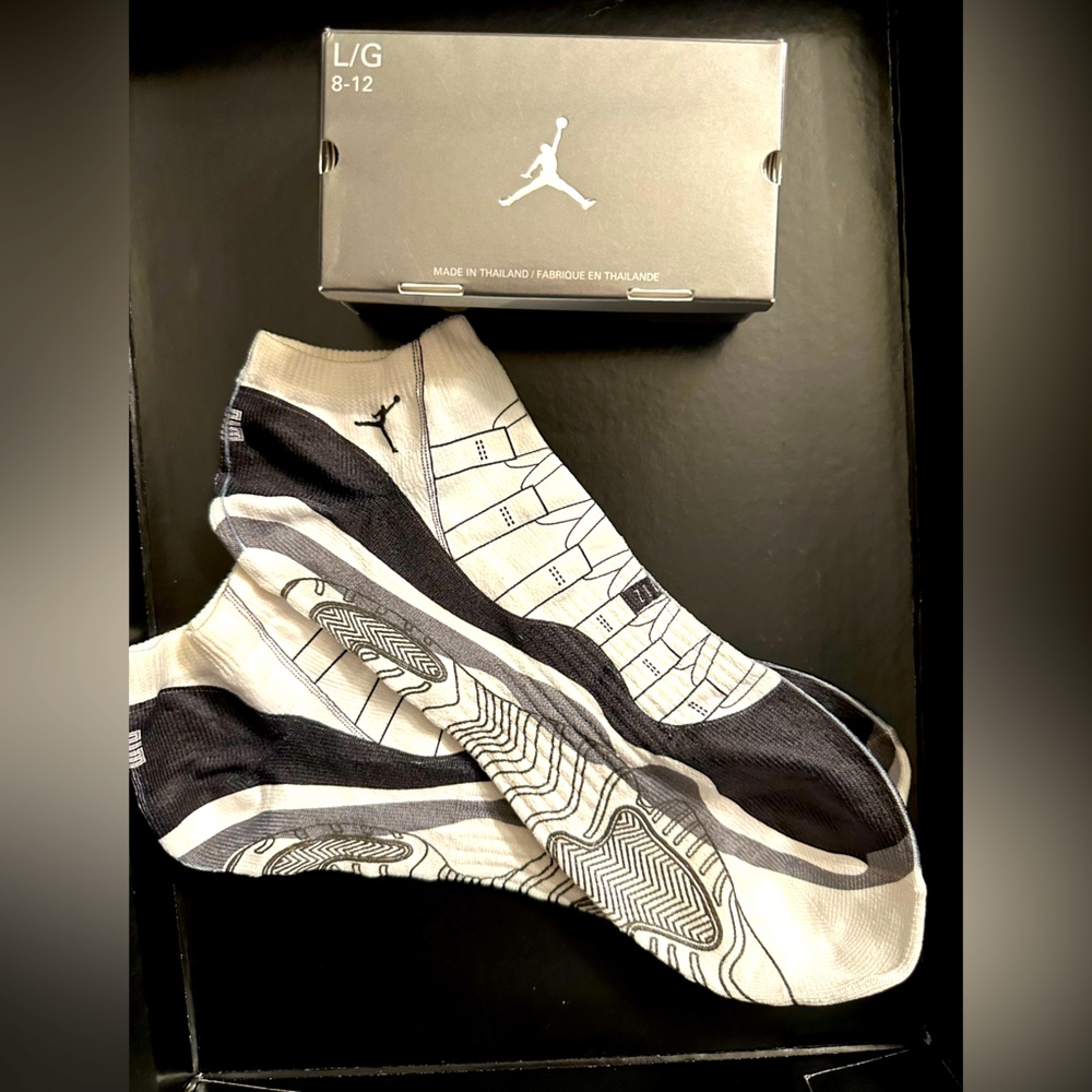 Super rare Jordan concord 11 quick strike socks